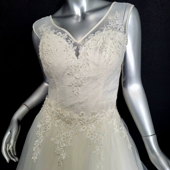 NWT~$1195~BONNY BRIDAL~8/10~TWO PIECE IVORY LACE WEDDING DRESS TRAIN SKIRT - Picture 8 of 16